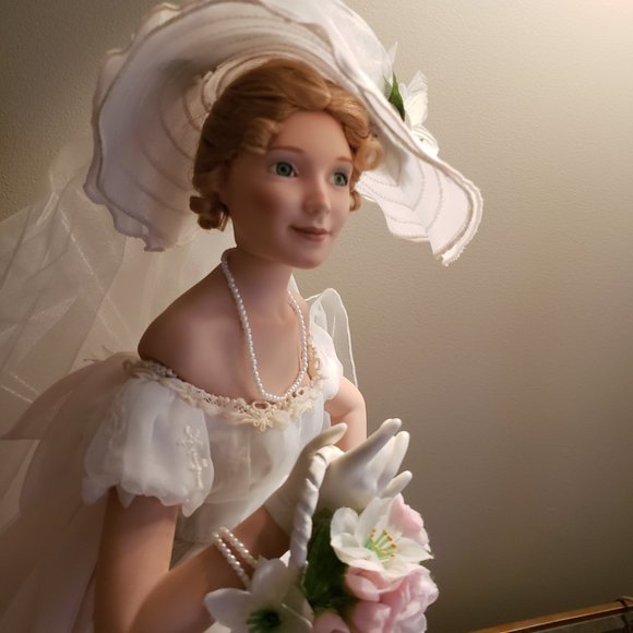 Ashton Drake Galleries- Bride of South- Charlotte - Picture 2 of 4